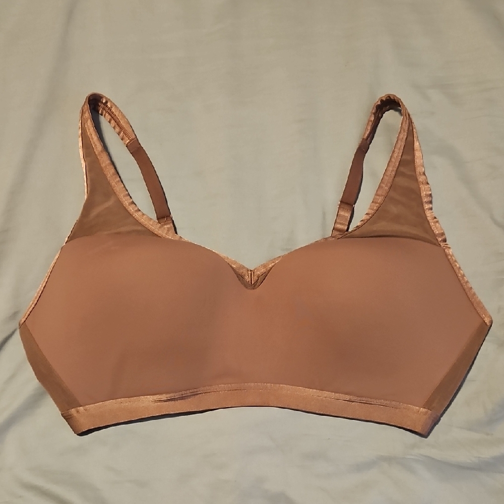 Victoria's Incredible Lightweight Sports Bra 38C